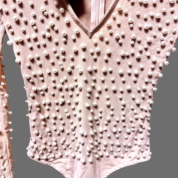 GORGEOUS NWT Shop Kultivate Nude Bodysuit W/ Pearl Embellishments Sz XS - Picture 3 of 4